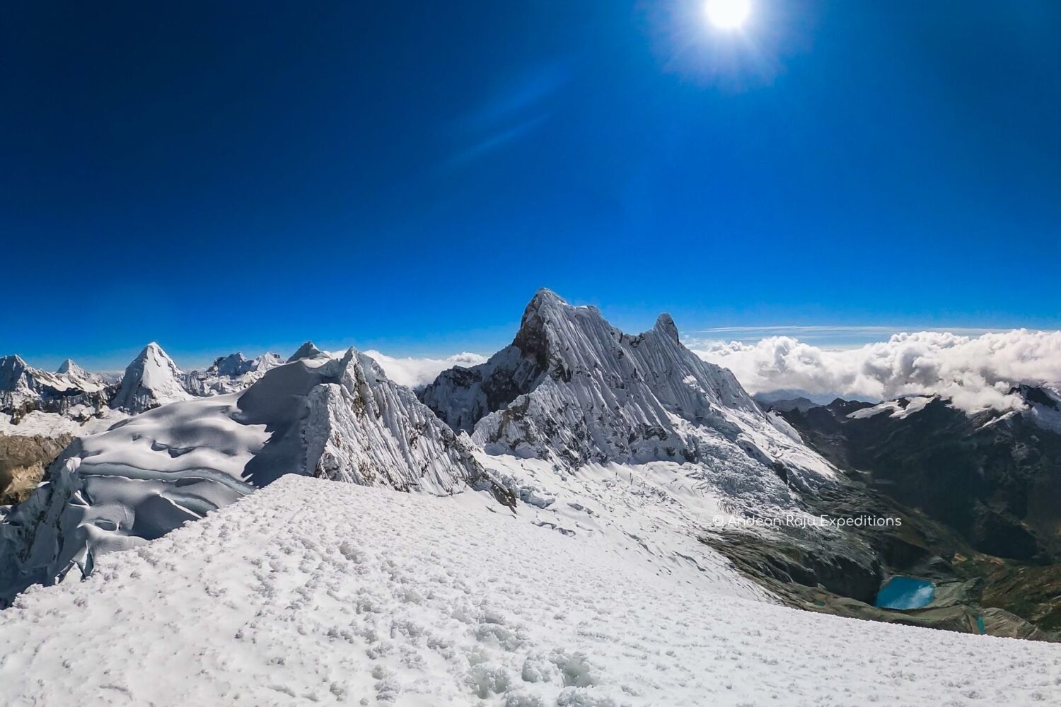 Vista de la Laguna 69 y Nevado Chacraraju