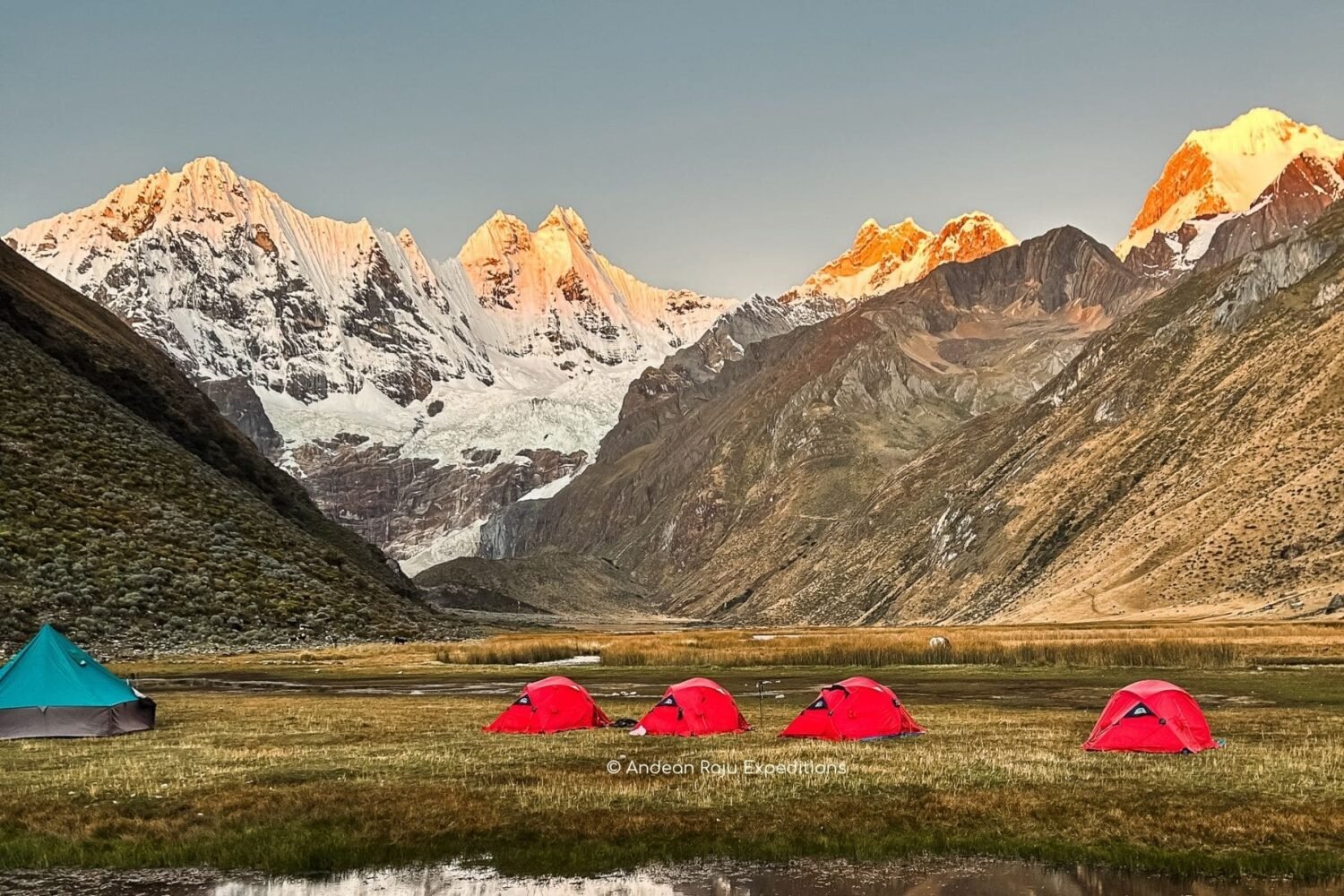 Atardecer en el campamento Jahuacocha